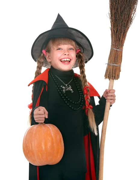 Gyermek lány jelmez halloween boszorkány sütőtökkel, seprű. — Stock Fotó