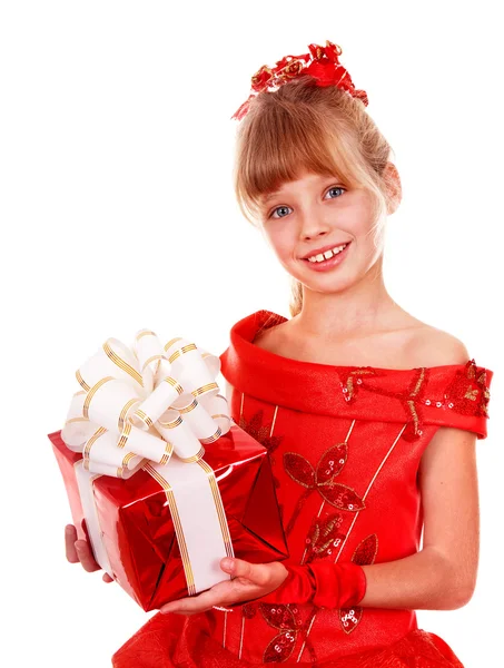 Дівчинка в червоній сукні з подарунковою коробкою . — стокове фото