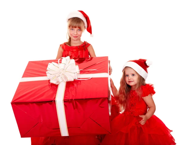 Kind l in kerstmuts met doos van de gift. — Stockfoto