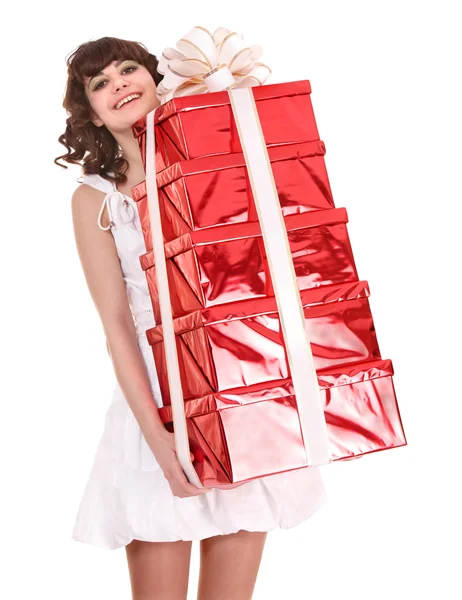 Meisje houden de doos van de gift van de stapel. — Stockfoto