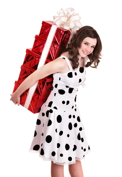 Chica sosteniendo pila caja de regalo . — Foto de Stock