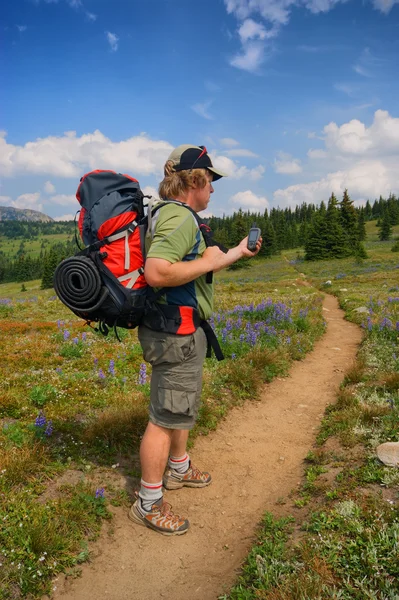 Hiker checks GPS — Stock Photo, Image