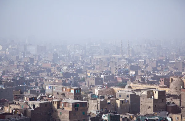 Vista su baraccopoli smoggy del Cairo — Foto Stock
