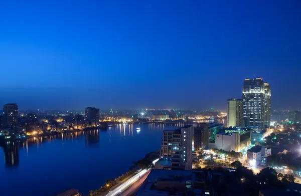 Panorama over cairo skyline in de nacht — Stockfoto