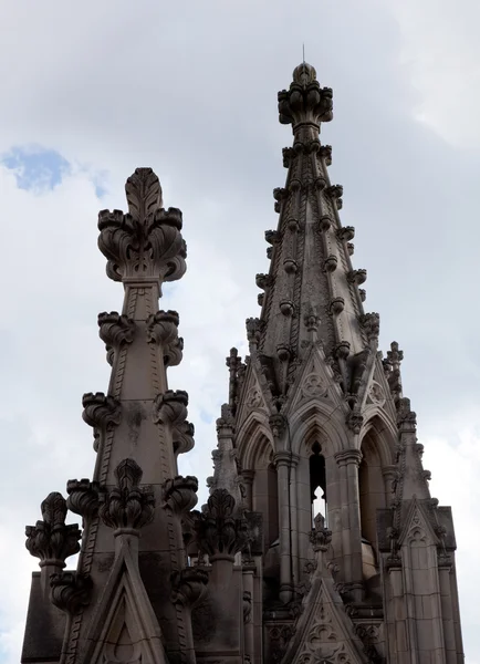 Esculturas exteriores de telhado de catedral — Fotografia de Stock