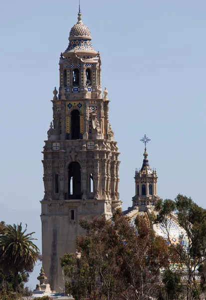 Kalifornien tornet från alcazar-trädgårdarna i balboa — Stockfoto