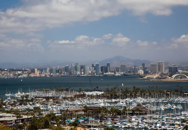 San Diego Skyline sobre iates — Fotografia de Stock