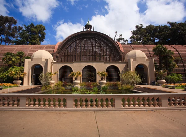 Botanická budova v parku balboa — Stock fotografie