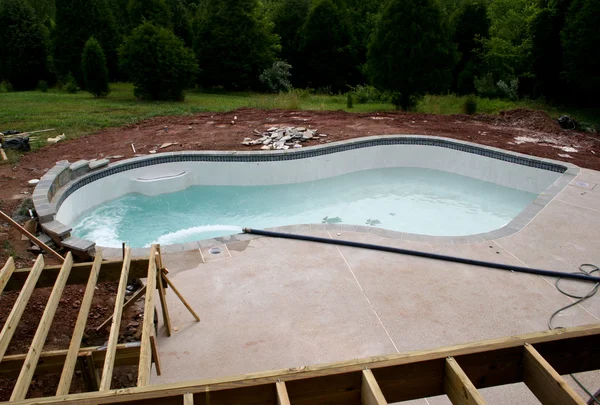 Estágios iniciais de construção de uma piscina — Fotografia de Stock