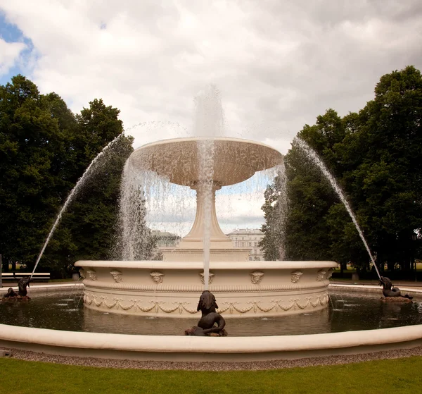 Fontana nei Giardini Sassoni — Foto Stock