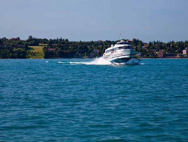 Tragflügelboot am Gardasee — Stockfoto