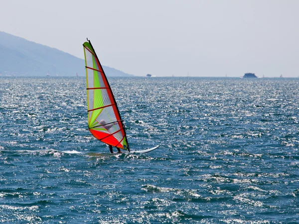 Windsurfing on Lake Garda — Stock Photo, Image