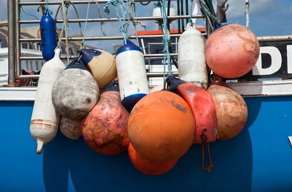 Kleurrijke boot bumpers — Stockfoto