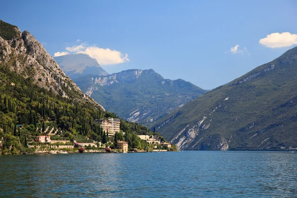 Vista hacia el lago de Garda — Foto de Stock