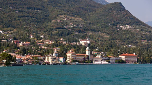 Gardone Garda Gölü üzerinde — Stok fotoğraf