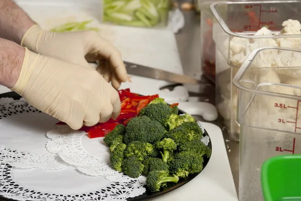 Preparare un piatto di verdure — Foto Stock