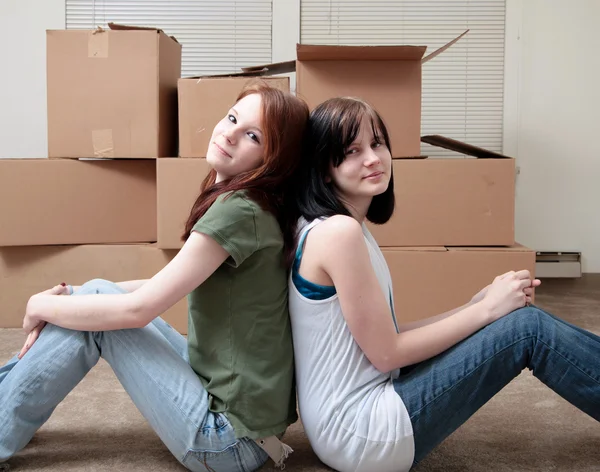 Systrar flyttar — Stockfoto