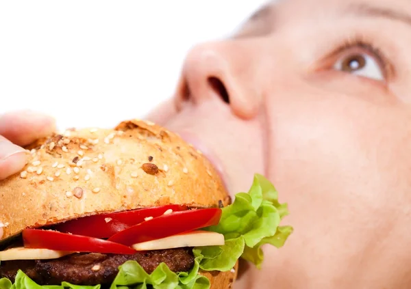 Eszik hamburgert nő Jogdíjmentes Stock Képek