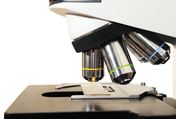 Szczelnie-do góry medycyny mikroskopem (na białym tle) — Zdjęcie stockowe
