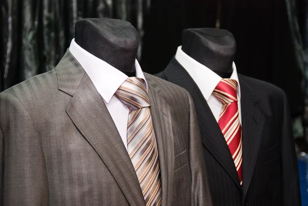 Costume d'affaires et cravates sur un mannequin — Photo