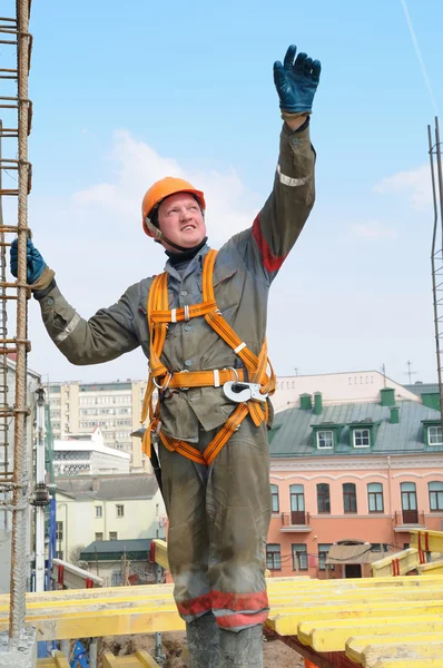 Bouwer werknemer op de bouwplaats — Stockfoto