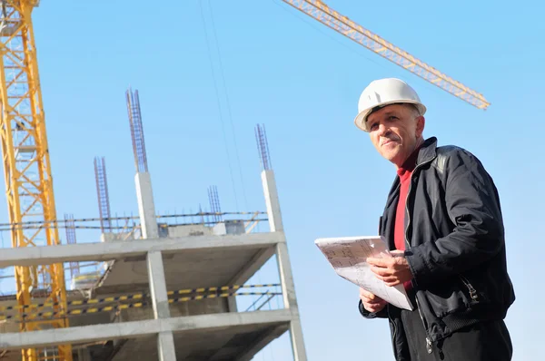 Builder at construction site — Stock Photo, Image