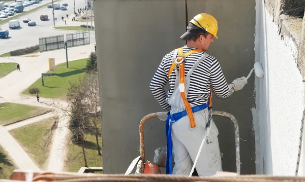 Constructor fachada pintor en el trabajo —  Fotos de Stock
