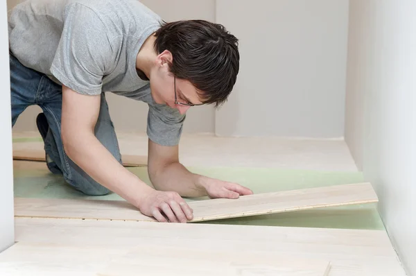Flooring works with laminated board — Stock Photo, Image