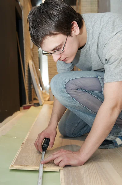 Worker measuring at flooring works — Stock Photo, Image