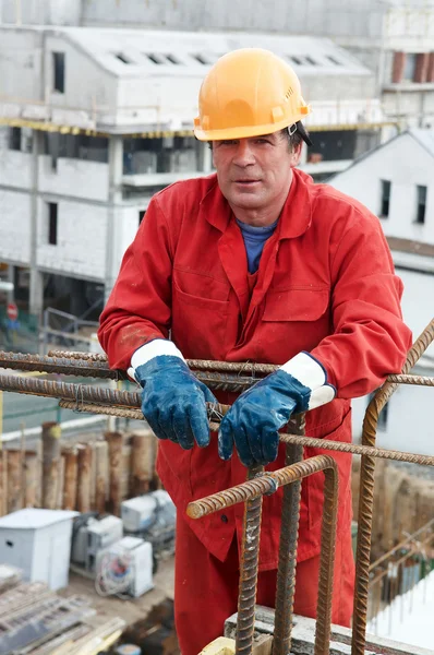 Worker builder at construction site — Stock Photo, Image