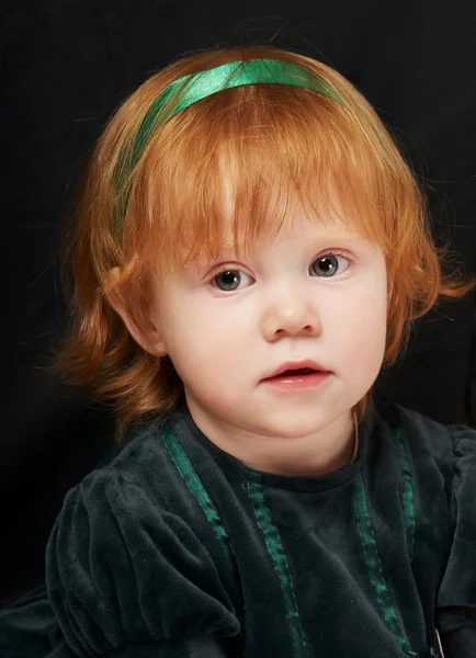 小さな赤い髪の少女の赤ちゃん — ストック写真