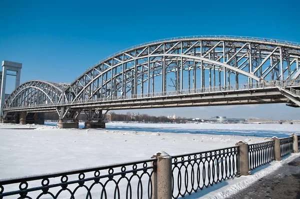 Most přes řeku v zimě — Stock fotografie