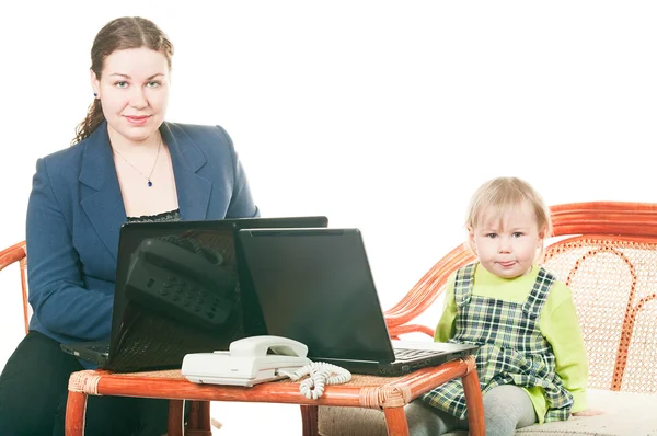 Kleines Kind und junge Mutter zusammen — Stockfoto