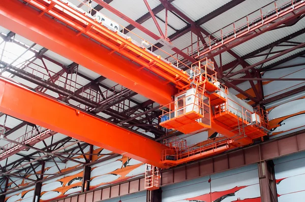 大吨位工业橙色起重机 — 图库照片