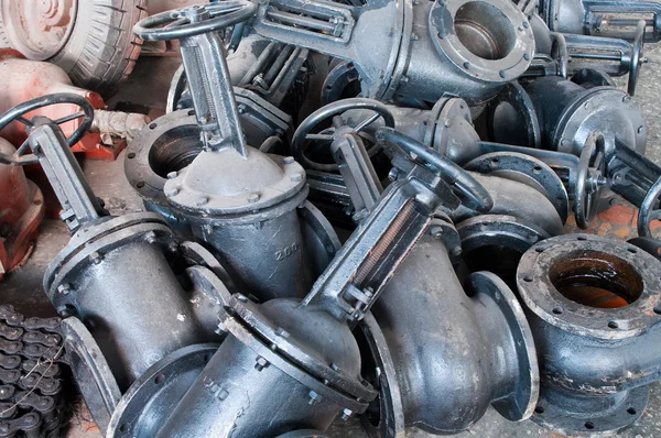 Montón de válvulas de cierre de agua de gran diámetro —  Fotos de Stock