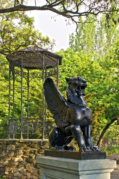 Gryphon statue — Stock Photo, Image