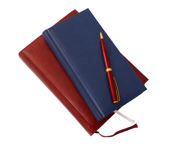 Dos cuadernos con bolígrafo aislado sobre fondo blanco —  Fotos de Stock