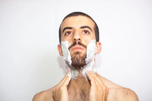Arra készül, hogy borotválja magát az ember — Stock Fotó