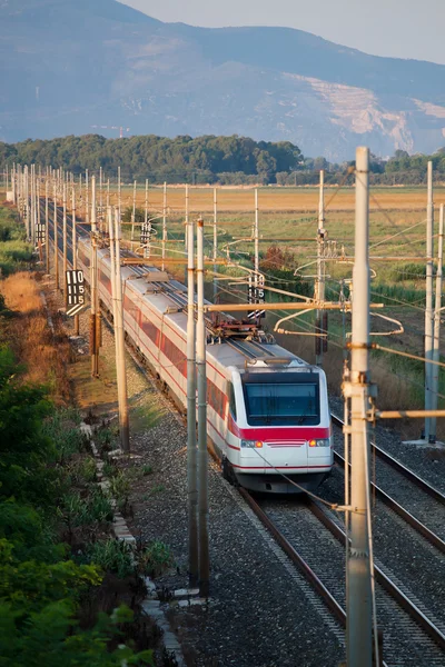 Eurostar Train ETR 480 пересекает сельскую местность — стоковое фото