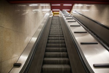 Metro İstasyonu Asansör