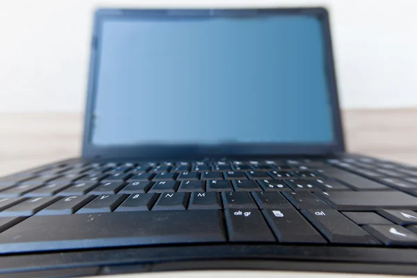 Деформированный вид клавиатуры ноутбука — стоковое фото