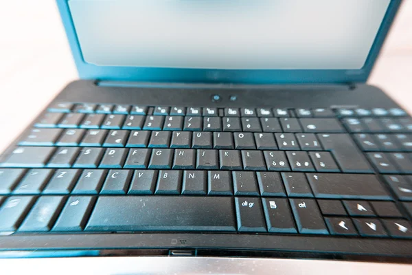 Διαστρεβλωμένη άποψη ενός πληκτρολογίου laptop — Φωτογραφία Αρχείου