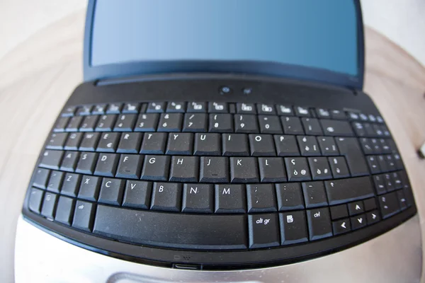 Перерваний перегляд клавіатури ноутбука — стокове фото