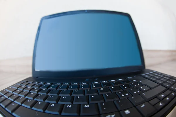 Visão distorcida de um teclado de laptop — Fotografia de Stock