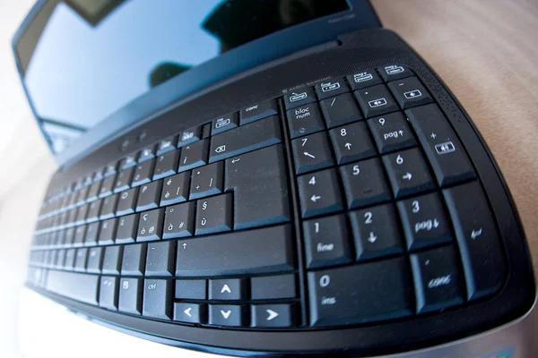 Pokroucený pohled notebooku klávesnice — Stock fotografie