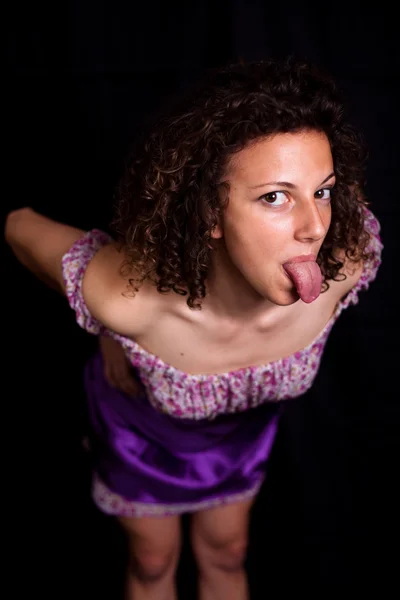 Sonriente chica sexy con vestido corto violeta —  Fotos de Stock