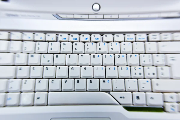 Vista distorsionada de un teclado portátil — Foto de Stock