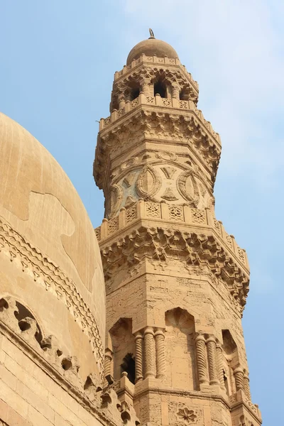 Minaret of ancient mosque in Old Cairo. — Stock Photo, Image