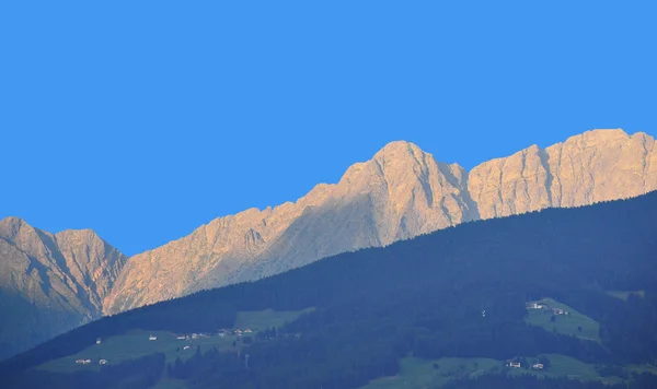 Sombra de las montañas —  Fotos de Stock