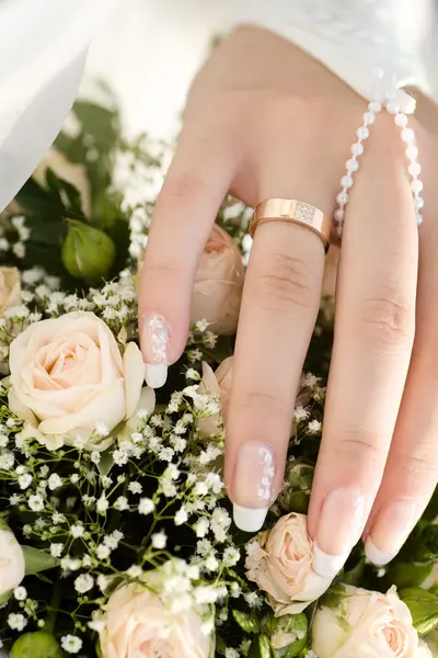 La mano della sposa — Foto Stock